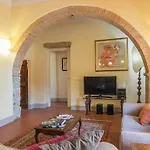 Santa Maria 14, Emma San Gusme