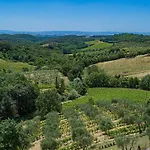 Villa Santa Maria 14, Emma *