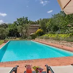 Santa Maria 14, Emma Villa *